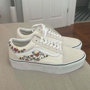 NEW Floral Vans